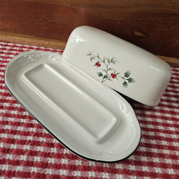 Pfaltzgraff Winterberry Covered Butter Dish fits 1/4lb stick winter holiday - Picture 2 of 10